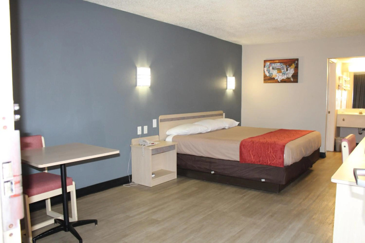 Econo Lodge Paducah West I-24