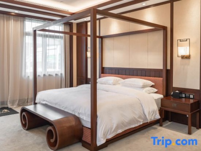 Executive Suite with lake view