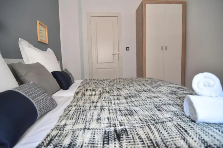 3 Bedrooms Apartment