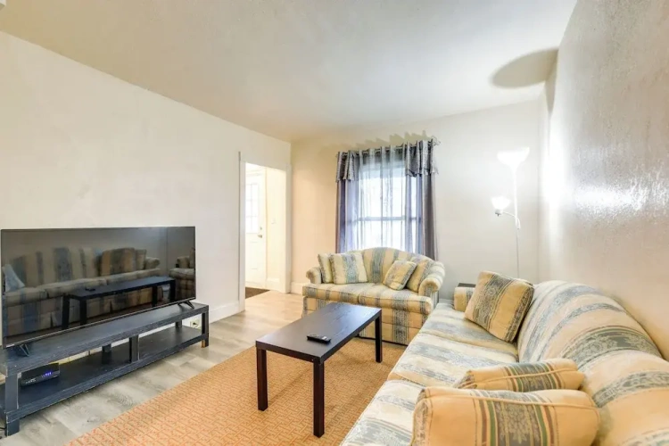 2 Bedrooms Apartment