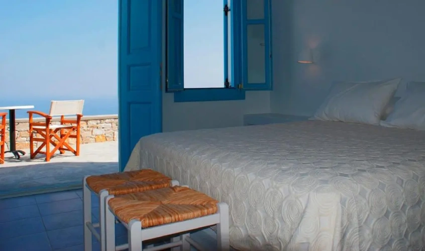 Standard Triple room with sea view