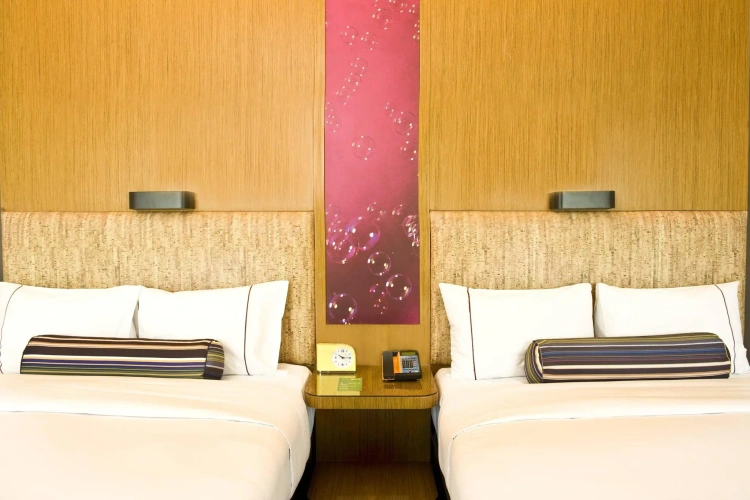 Standard Quadruple room with city view