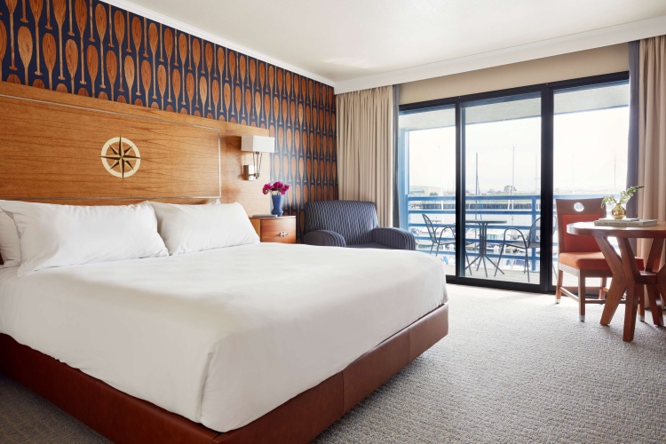 Double room with balcony and with water view