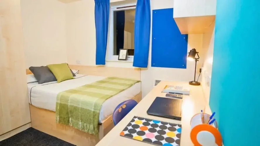 2 Bedrooms Apartment
