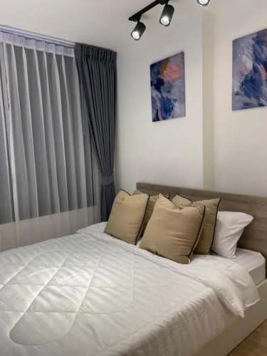 Breezy room with balcony view Sukhumvit77