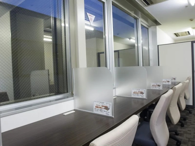 Sauna & Capsule Hotel Dandy – Caters to Men