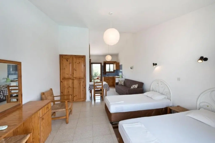 Standard Triple room with sea view