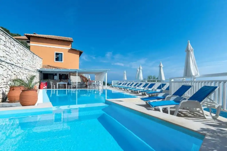 Pelagos Beach Hotel