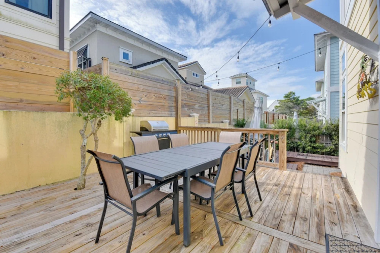 Santa Rosa Beach House w/ Spacious Deck