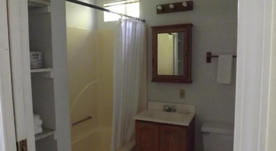 Twin Lakes Inn