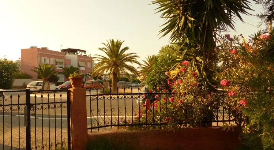 200 steps from the sea (chrisi akti)