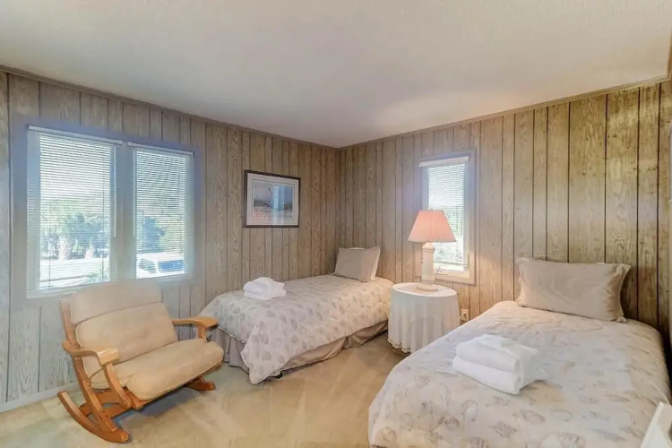 1737 East Ashley