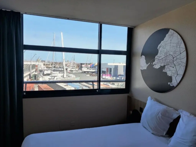Standard Triple room