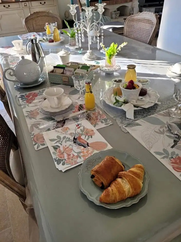 Au Chant Des Oiseaux (Adults Only)
