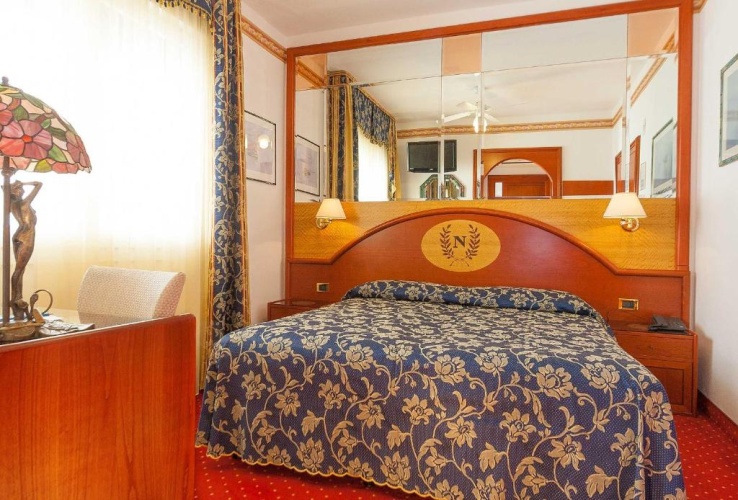 Double room with partial sea view