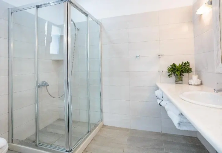 2 Bedrooms Suite with balcony and with sea view
