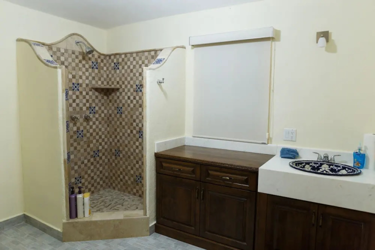 R&R Bottom Level 1 BR by Casago