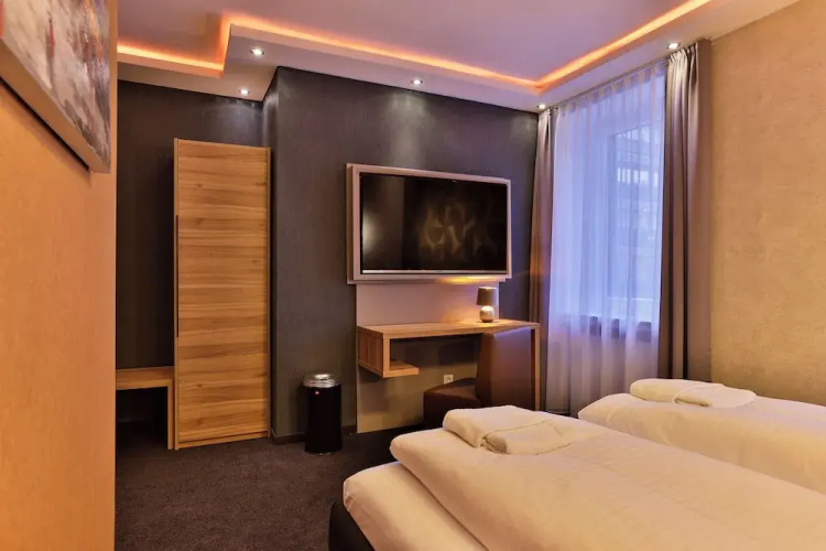 Stay-Inn Boardinghouse