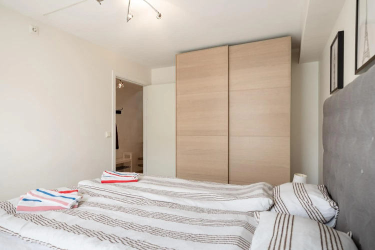 Central top floor apartment