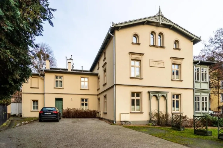 3 Bedrooms Apartment