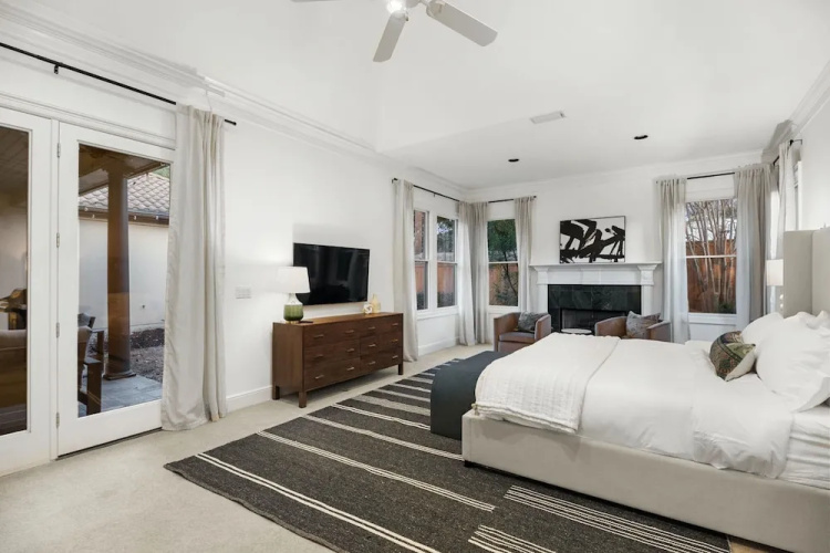 Chic & Secluded 4 BDR in Desirable Tarrytown!