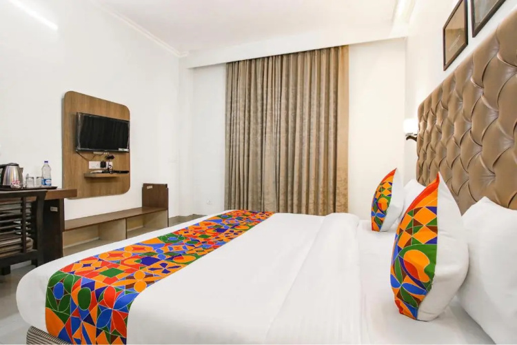 Fabhotel Rivlet Inn