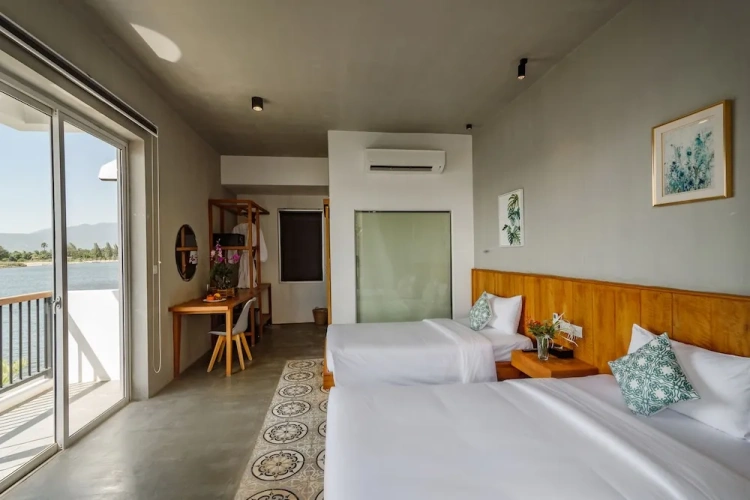 Deluxe Twin room with balcony and with sea view