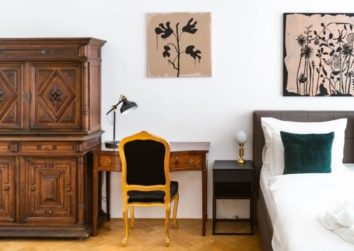 Kafka Apartment 4BR+2bath Old Town