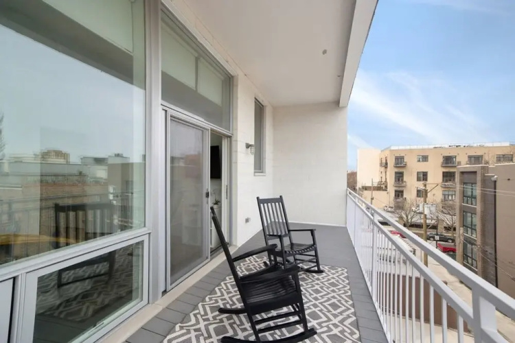 4-bedroom Penthouse w 2 Large Balconies Rooftop