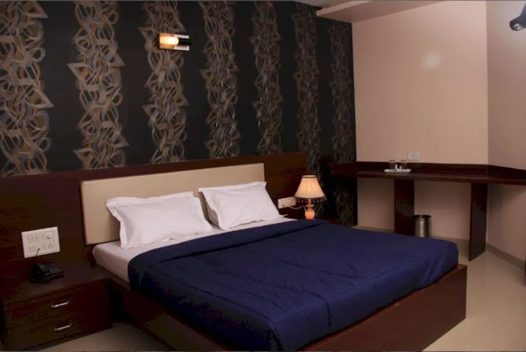 OYO 555 Hotel Mourya