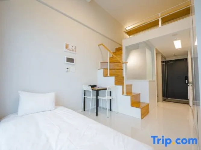 Deluxe Quadruple room with city view