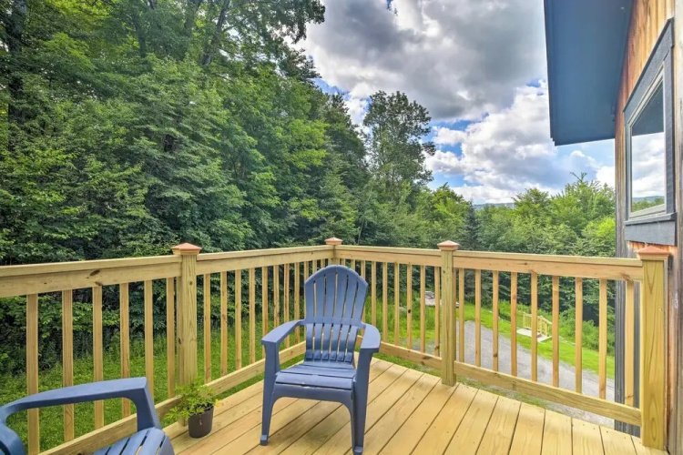 Airy & Bright Hideaway Near Smugglers' Notch!