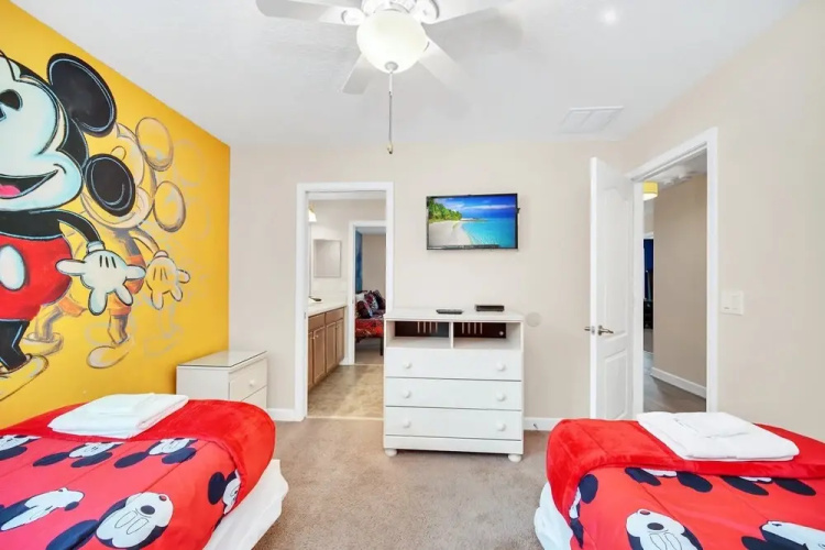 Pool W/private View! Harry Potter, Mickey Murals