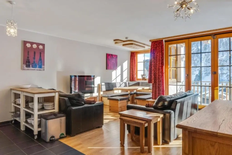 3 Bedrooms Apartment