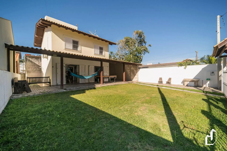 Casa 03 Dormitórios Climatizados Com Berço Incluso
