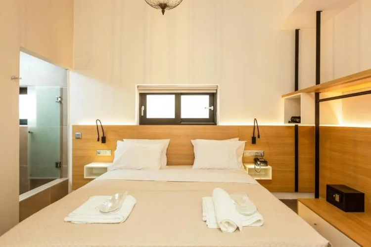 2 Bedrooms Upper Floor Suite