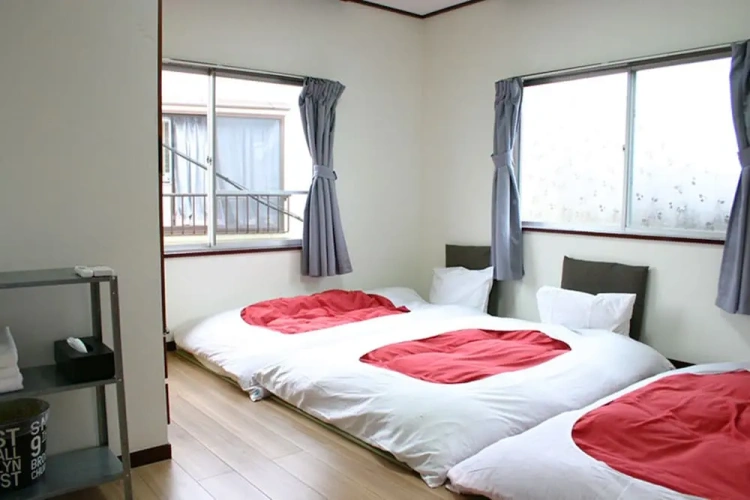 Classic Triple room with city view