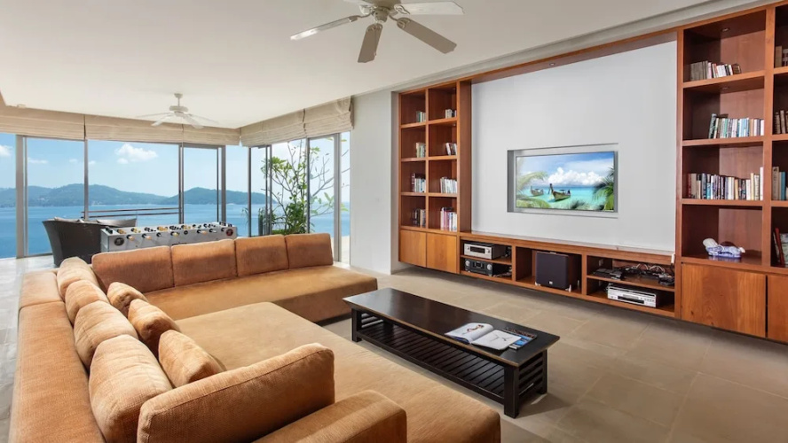 Villa Chelay - Luxury Waterfront Villa