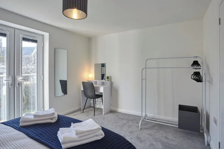 2022 Modern Home In Central Hayle With Parking