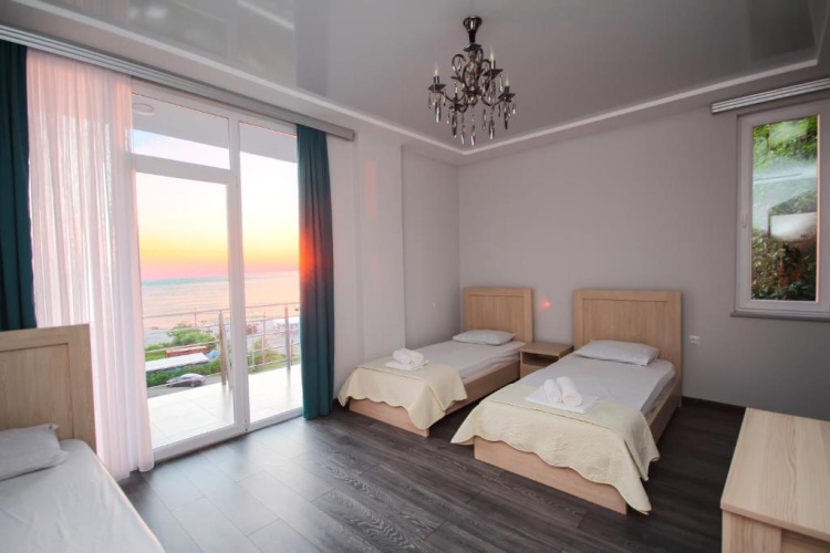 Standard Triple room with sea view