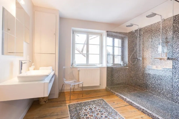 2 Bedrooms Double Suite