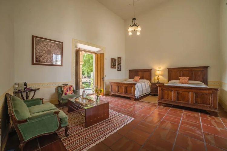 Standard Quadruple room with garden view