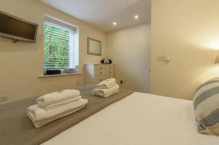 6 Sandy Lane