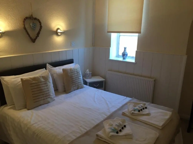 2 Bedrooms Single Apartment