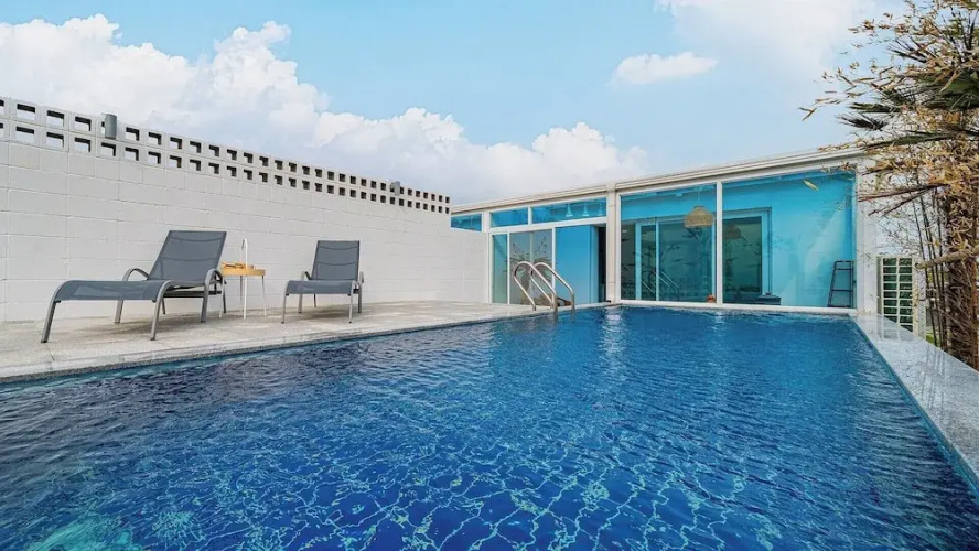 Uni’s Ocean Pool Villa