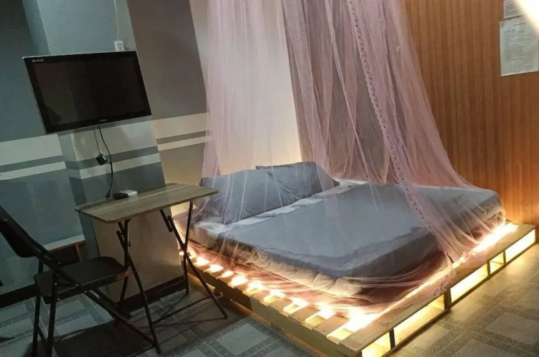 Economy room