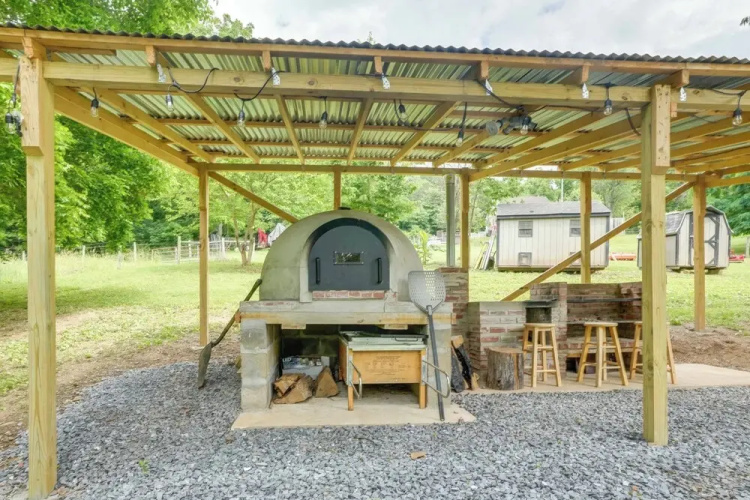 Front Royal Studio w/ Mtn Views & Brick Oven