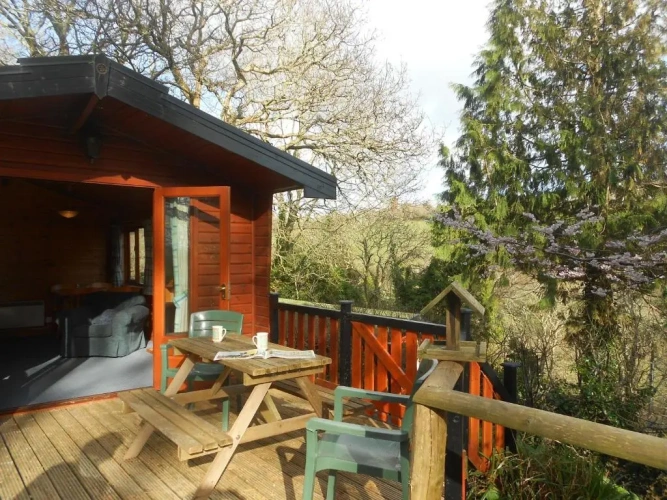 2 Bedrooms Bungalow