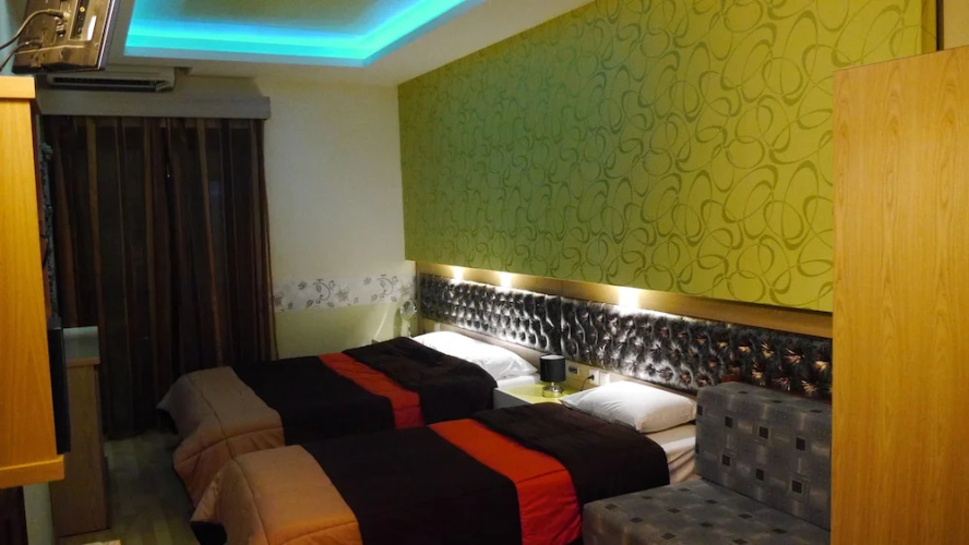 Captain's Beach Boutique Apartments