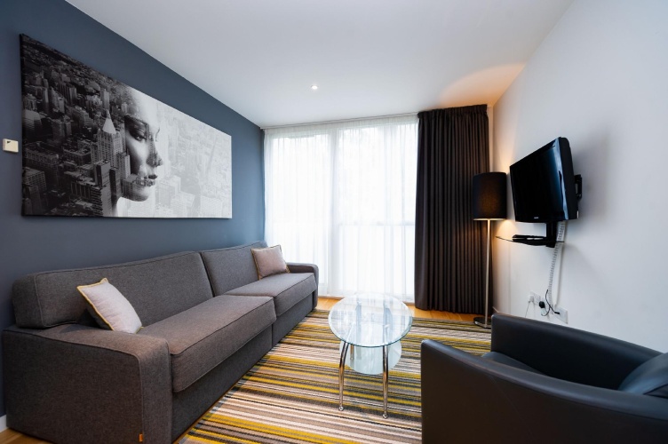 2 Bedrooms Apartment